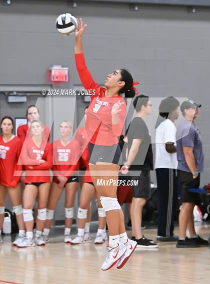 Thumbnail 2 in Mater Dei vs. Queen Creek (Nike TOC Southwest) photogallery.