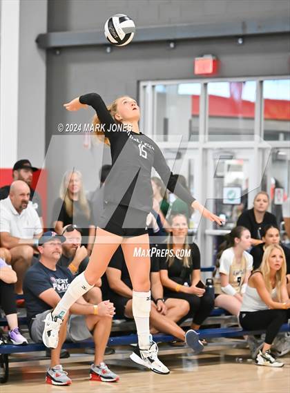 Thumbnail 3 in Mater Dei vs. Queen Creek (Nike TOC Southwest) photogallery.