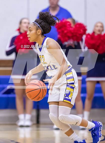 Thumbnail 3 in Bedford North Lawrence vs. Castle (IHSAA 4A Regional Semifinal Playoff) photogallery.