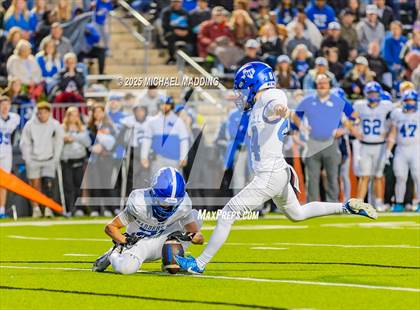 Thumbnail 2 in Port Arthur Memorial vs Barbers Hill (UIL Football 5A D1 Quarterfinal) photogallery.