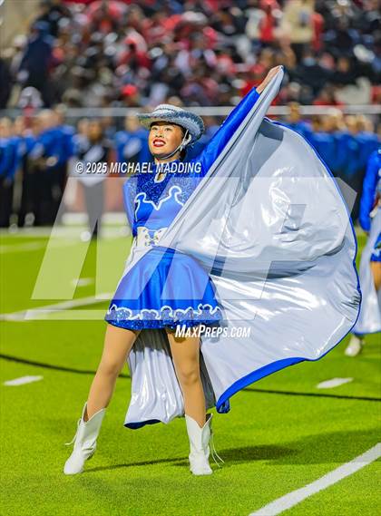 Thumbnail 3 in Port Arthur Memorial vs Barbers Hill (UIL Football 5A D1 Quarterfinal) photogallery.