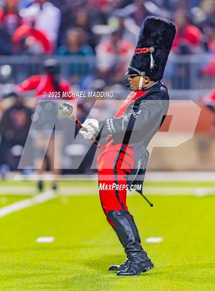 Thumbnail 3 in Port Arthur Memorial vs Barbers Hill (UIL Football 5A D1 Quarterfinal) photogallery.