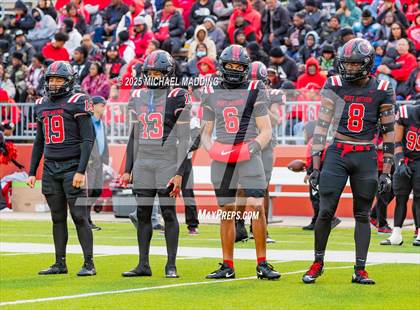 Thumbnail 2 in Port Arthur Memorial vs Barbers Hill (UIL Football 5A D1 Quarterfinal) photogallery.