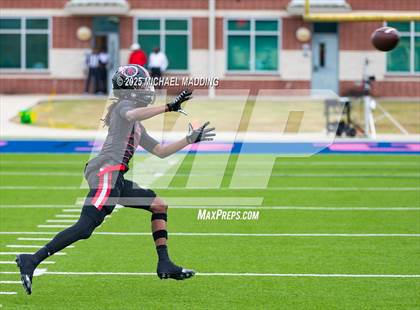 Thumbnail 2 in Port Arthur Memorial vs Barbers Hill (UIL Football 5A D1 Quarterfinal) photogallery.