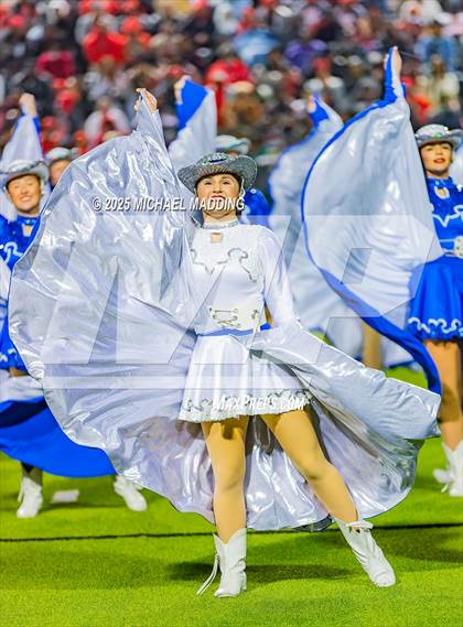 Thumbnail 2 in Port Arthur Memorial vs Barbers Hill (UIL Football 5A D1 Quarterfinal) photogallery.