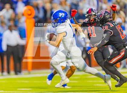 Thumbnail 3 in Port Arthur Memorial vs Barbers Hill (UIL Football 5A D1 Quarterfinal) photogallery.