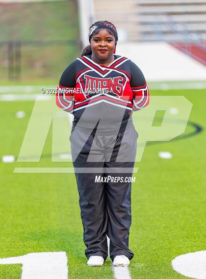 Thumbnail 1 in Port Arthur Memorial vs Barbers Hill (UIL Football 5A D1 Quarterfinal) photogallery.