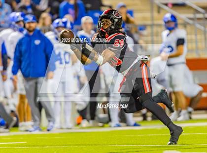 Thumbnail 1 in Port Arthur Memorial vs Barbers Hill (UIL Football 5A D1 Quarterfinal) photogallery.