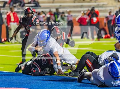 Thumbnail 1 in Port Arthur Memorial vs Barbers Hill (UIL Football 5A D1 Quarterfinal) photogallery.