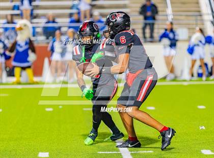 Thumbnail 1 in Port Arthur Memorial vs Barbers Hill (UIL Football 5A D1 Quarterfinal) photogallery.