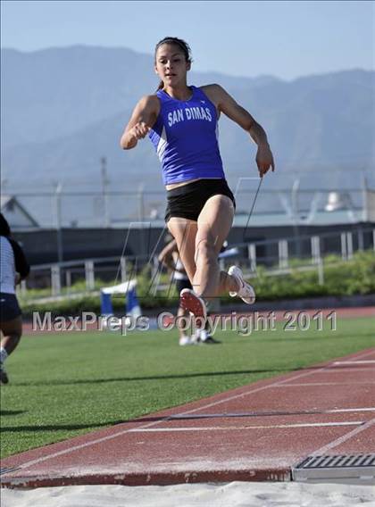 Thumbnail 1 in Valle Vista League Track Finals photogallery.