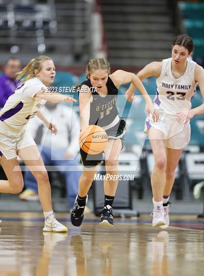 Thumbnail 3 in D'Evelyn vs. Holy Family (CHSAA 4A Championship) photogallery.