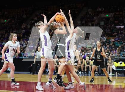 Thumbnail 1 in D'Evelyn vs. Holy Family (CHSAA 4A Championship) photogallery.