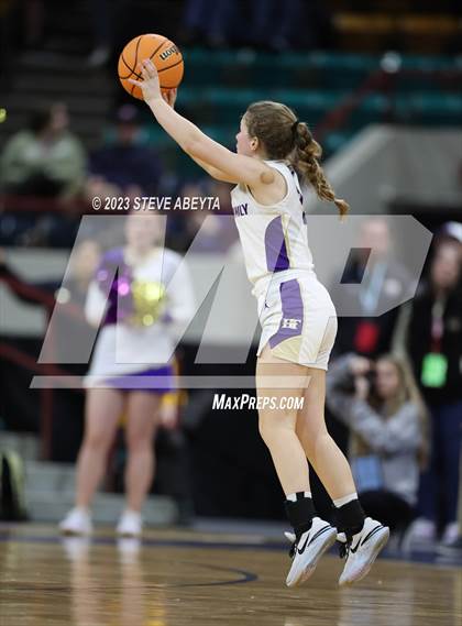 Thumbnail 2 in D'Evelyn vs. Holy Family (CHSAA 4A Championship) photogallery.