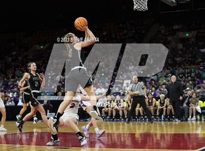 Thumbnail 2 in D'Evelyn vs. Holy Family (CHSAA 4A Championship) photogallery.