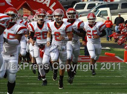 Thumbnail 3 in Van vs. Gilmer (3A Division 2 Region 2 Area Playoffs) photogallery.