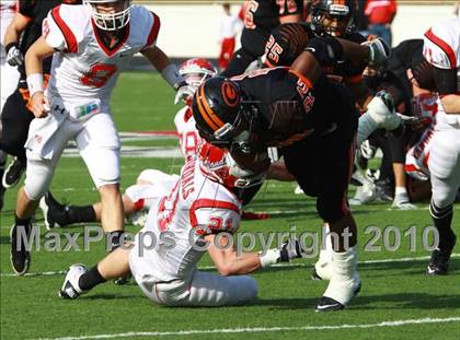 Thumbnail 3 in Van vs. Gilmer (3A Division 2 Region 2 Area Playoffs) photogallery.