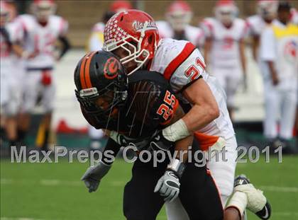 Thumbnail 2 in Van vs. Gilmer (3A Division 2 Region 2 Area Playoffs) photogallery.