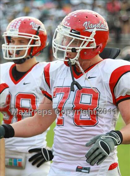 Thumbnail 2 in Van vs. Gilmer (3A Division 2 Region 2 Area Playoffs) photogallery.