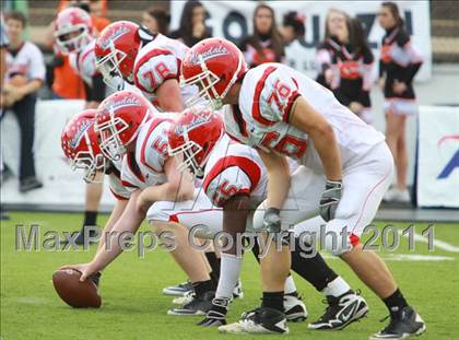 Thumbnail 3 in Van vs. Gilmer (3A Division 2 Region 2 Area Playoffs) photogallery.