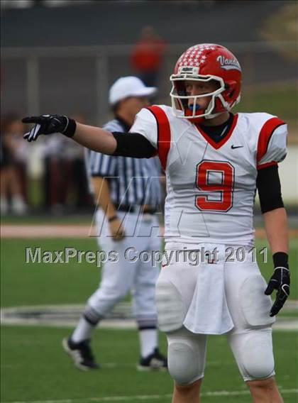 Thumbnail 3 in Van vs. Gilmer (3A Division 2 Region 2 Area Playoffs) photogallery.