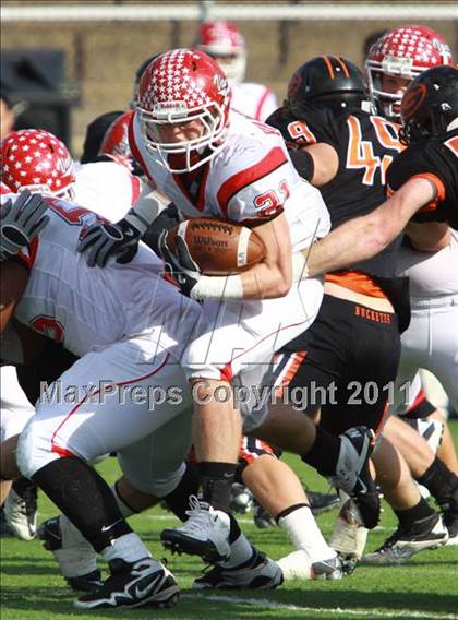 Thumbnail 2 in Van vs. Gilmer (3A Division 2 Region 2 Area Playoffs) photogallery.