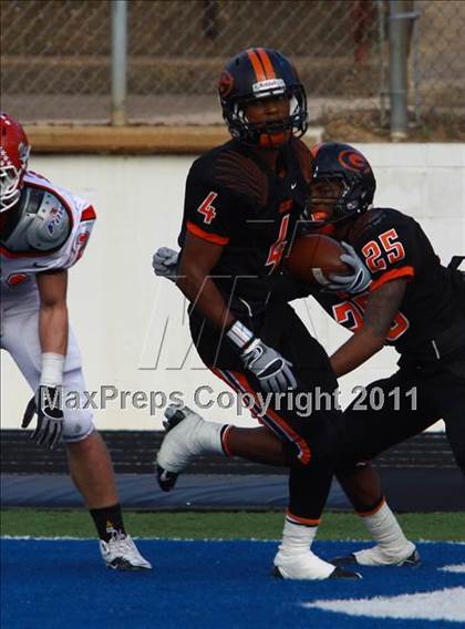 Thumbnail 1 in Van vs. Gilmer (3A Division 2 Region 2 Area Playoffs) photogallery.