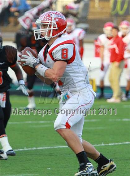 Thumbnail 3 in Van vs. Gilmer (3A Division 2 Region 2 Area Playoffs) photogallery.