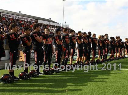 Thumbnail 1 in Van vs. Gilmer (3A Division 2 Region 2 Area Playoffs) photogallery.