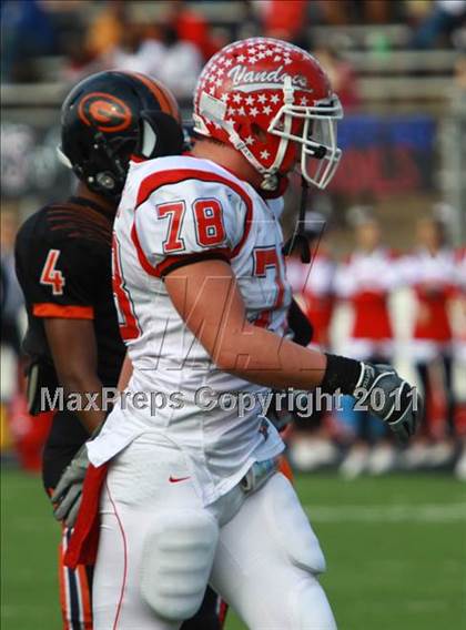 Thumbnail 2 in Van vs. Gilmer (3A Division 2 Region 2 Area Playoffs) photogallery.