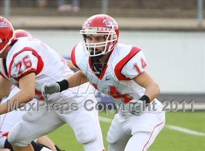 Thumbnail 3 in Van vs. Gilmer (3A Division 2 Region 2 Area Playoffs) photogallery.