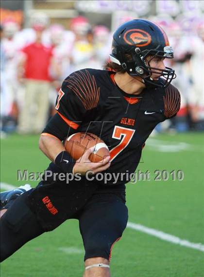 Thumbnail 2 in Van vs. Gilmer (3A Division 2 Region 2 Area Playoffs) photogallery.