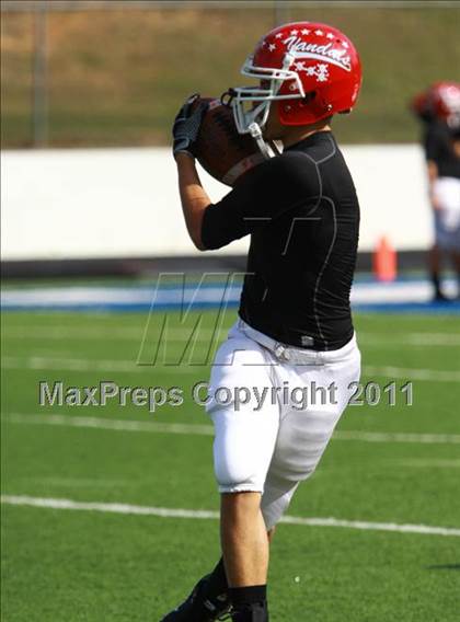 Thumbnail 1 in Van vs. Gilmer (3A Division 2 Region 2 Area Playoffs) photogallery.