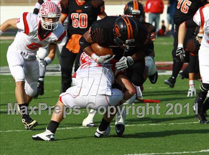 Thumbnail 2 in Van vs. Gilmer (3A Division 2 Region 2 Area Playoffs) photogallery.