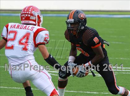 Thumbnail 3 in Van vs. Gilmer (3A Division 2 Region 2 Area Playoffs) photogallery.