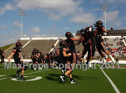 Thumbnail 2 in Van vs. Gilmer (3A Division 2 Region 2 Area Playoffs) photogallery.