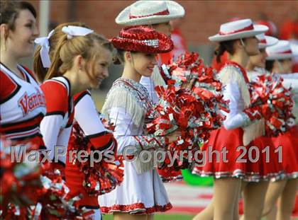 Thumbnail 2 in Van vs. Gilmer (3A Division 2 Region 2 Area Playoffs) photogallery.
