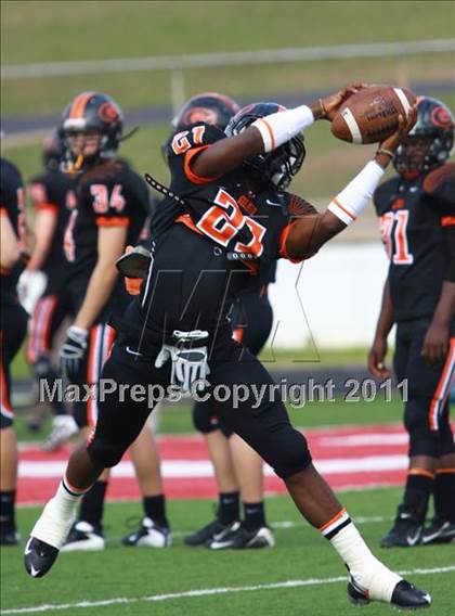 Thumbnail 3 in Van vs. Gilmer (3A Division 2 Region 2 Area Playoffs) photogallery.
