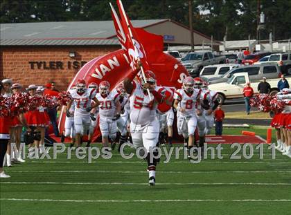 Thumbnail 2 in Van vs. Gilmer (3A Division 2 Region 2 Area Playoffs) photogallery.
