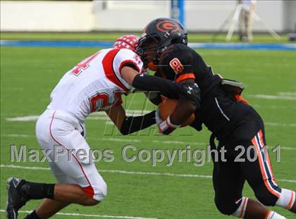 Thumbnail 2 in Van vs. Gilmer (3A Division 2 Region 2 Area Playoffs) photogallery.