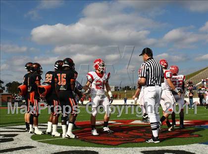 Thumbnail 3 in Van vs. Gilmer (3A Division 2 Region 2 Area Playoffs) photogallery.