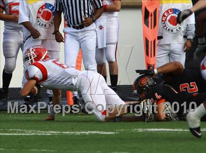 Thumbnail 1 in Van vs. Gilmer (3A Division 2 Region 2 Area Playoffs) photogallery.