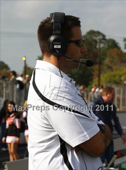 Thumbnail 1 in Van vs. Gilmer (3A Division 2 Region 2 Area Playoffs) photogallery.