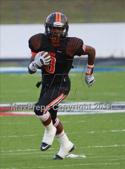 Thumbnail 2 in Van vs. Gilmer (3A Division 2 Region 2 Area Playoffs) photogallery.