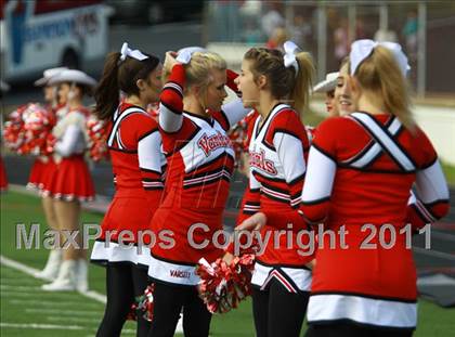 Thumbnail 2 in Van vs. Gilmer (3A Division 2 Region 2 Area Playoffs) photogallery.