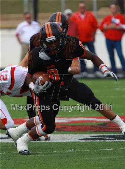 Thumbnail 3 in Van vs. Gilmer (3A Division 2 Region 2 Area Playoffs) photogallery.