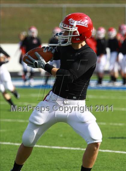 Thumbnail 3 in Van vs. Gilmer (3A Division 2 Region 2 Area Playoffs) photogallery.