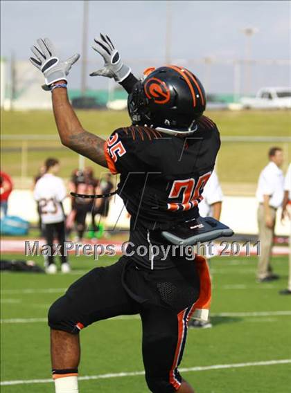 Thumbnail 2 in Van vs. Gilmer (3A Division 2 Region 2 Area Playoffs) photogallery.