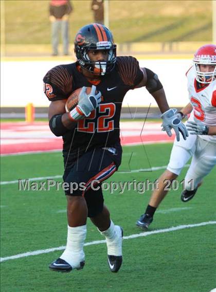 Thumbnail 1 in Van vs. Gilmer (3A Division 2 Region 2 Area Playoffs) photogallery.