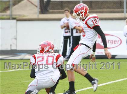 Thumbnail 1 in Van vs. Gilmer (3A Division 2 Region 2 Area Playoffs) photogallery.